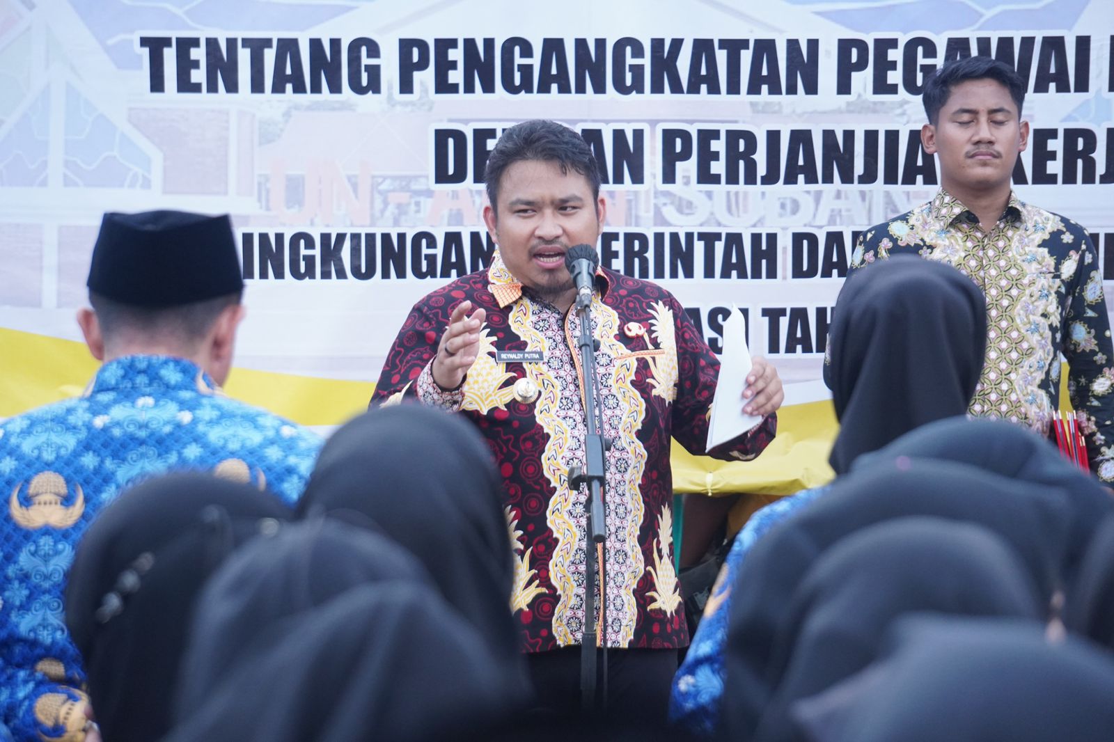BUPATI SUBANG LANTIK 1.068 PPPK FORMASI 2024: MARI BEKERJA DENGAN INTEGRITAS DAN SEPENUH HATI