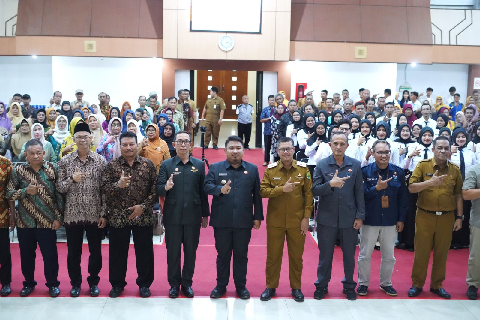 BUPATI SUBANG LANTIK 48 CPNS DAN LEPAS 122 PNS PURNABAKTI, TEGASKAN KOMITMEN REFORMASI BIROKRASI