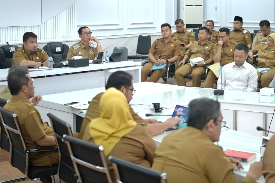 BUPATI SUBANG PIMPIN BRIEFING STAF,CANANGKAN WARGA TAK PERLU JAUH-JAUH KE DISDUKCAPIL UNTUK BUAT KTP