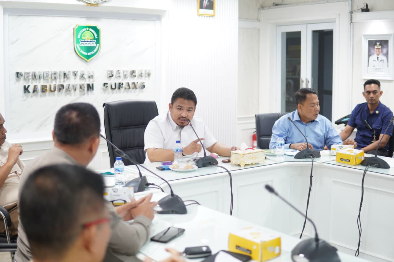 BUPATI SUBANG PIMPIN RAPAT TINDAK LANJUT SURAT EDARAN GUBERNUR JAWA BARAT TENTANG OPERASIONAL KENDARAAN ANGKUTAN BARANG, TEKANKAN KEPATUHAN DAN KESELAMATAN BERLALU LINTAS