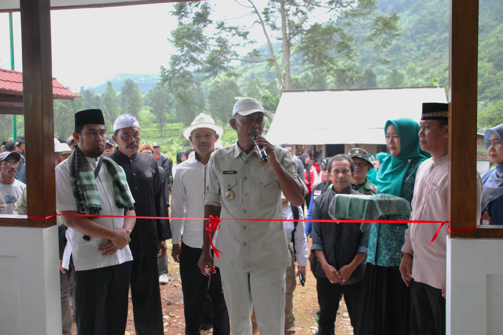 Bupati Subang Resmikan Bangunan Majelis Ta’lim As Sohan Cipabeasan, Desa Cupunagara Kecamatan Cisalak Subang