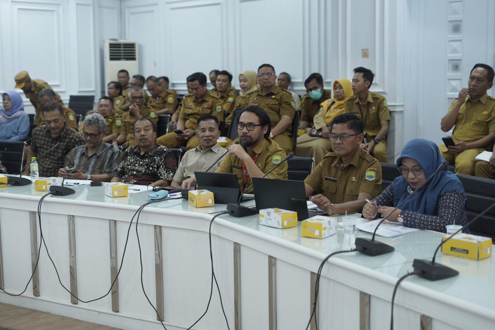 BUPATI SUBANG REYNALDY PUTRA ANDITA PIMPIN RAKOR PENINGKATAN LAYANAN KESEHATAN, TEKANKAN PENGUATAN PUSKESMAS DAN PEMERATAAN DOKTER