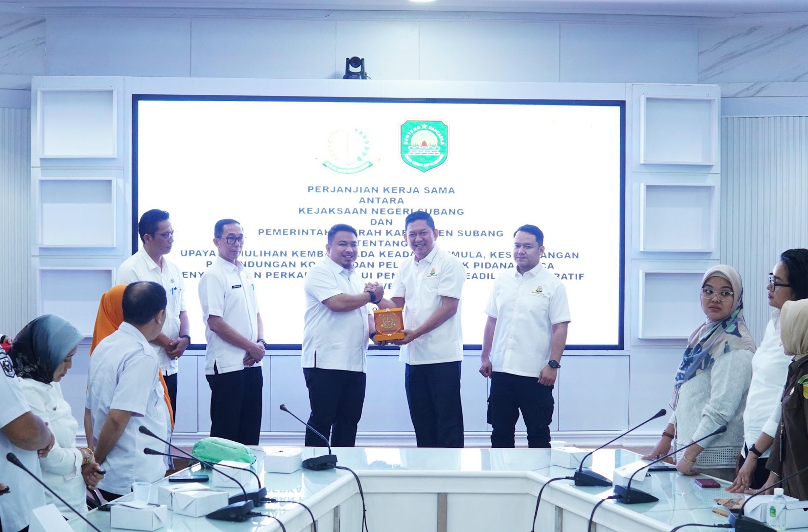BUPATI SUBANG TANDA TANGANI KESEPAKATAN BERSAMA DENGAN KEJAKSAAN NEGERI SUBANG UNTUK PERKUAT TATA KELOLA PEMERINTAHAN YANG BERSIH DAN BERINTEGRITAS