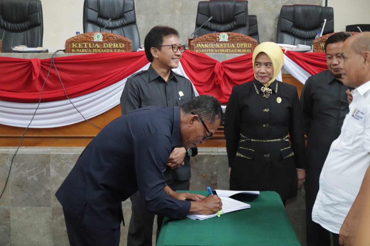 Bupati Subang Tanda Tangani Persetujuan Bersama DPRD, Terkait Pembentukan Daerah Persiapan Kabupaten Subang Utara