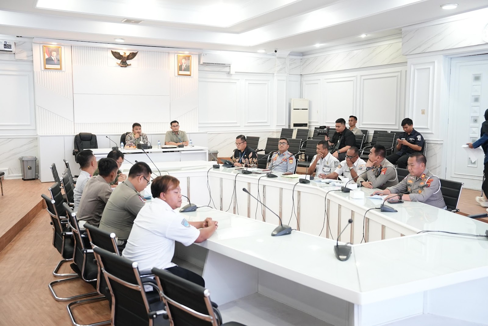BUPATI SUBANG TEGASKAN:  PERBANYAK PERSONEL DISHUB DI POS PENYEKATAN KENDARAAN BESAR