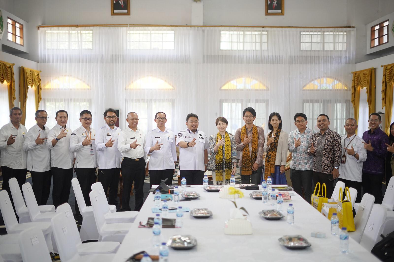 BUPATI SUBANG TERIMA AUDIENSI JICA DAN KEMENLU RI BAHAS POTENSI INVESTASI DAN KERJA SAMA STRATEGIS