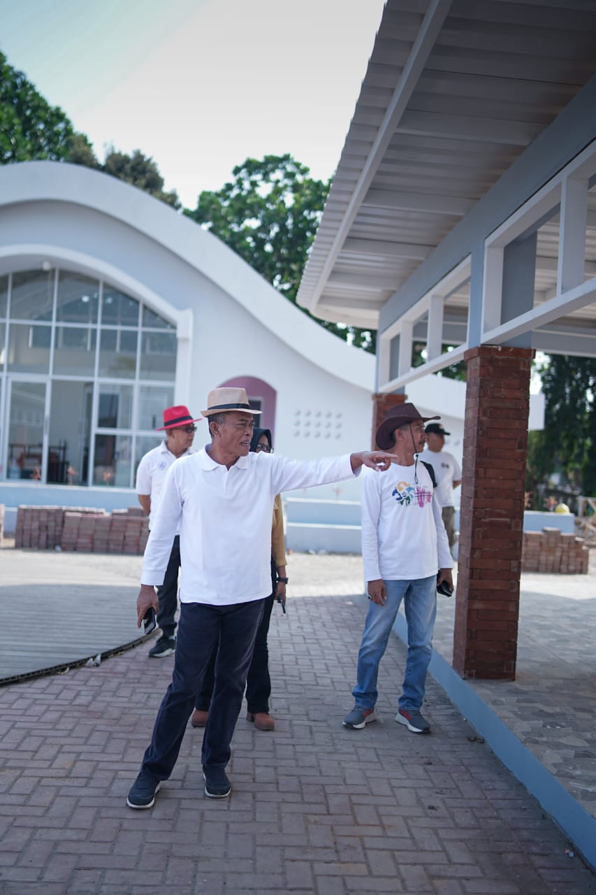Bupati Subang tinjau pembangunan alun - alun