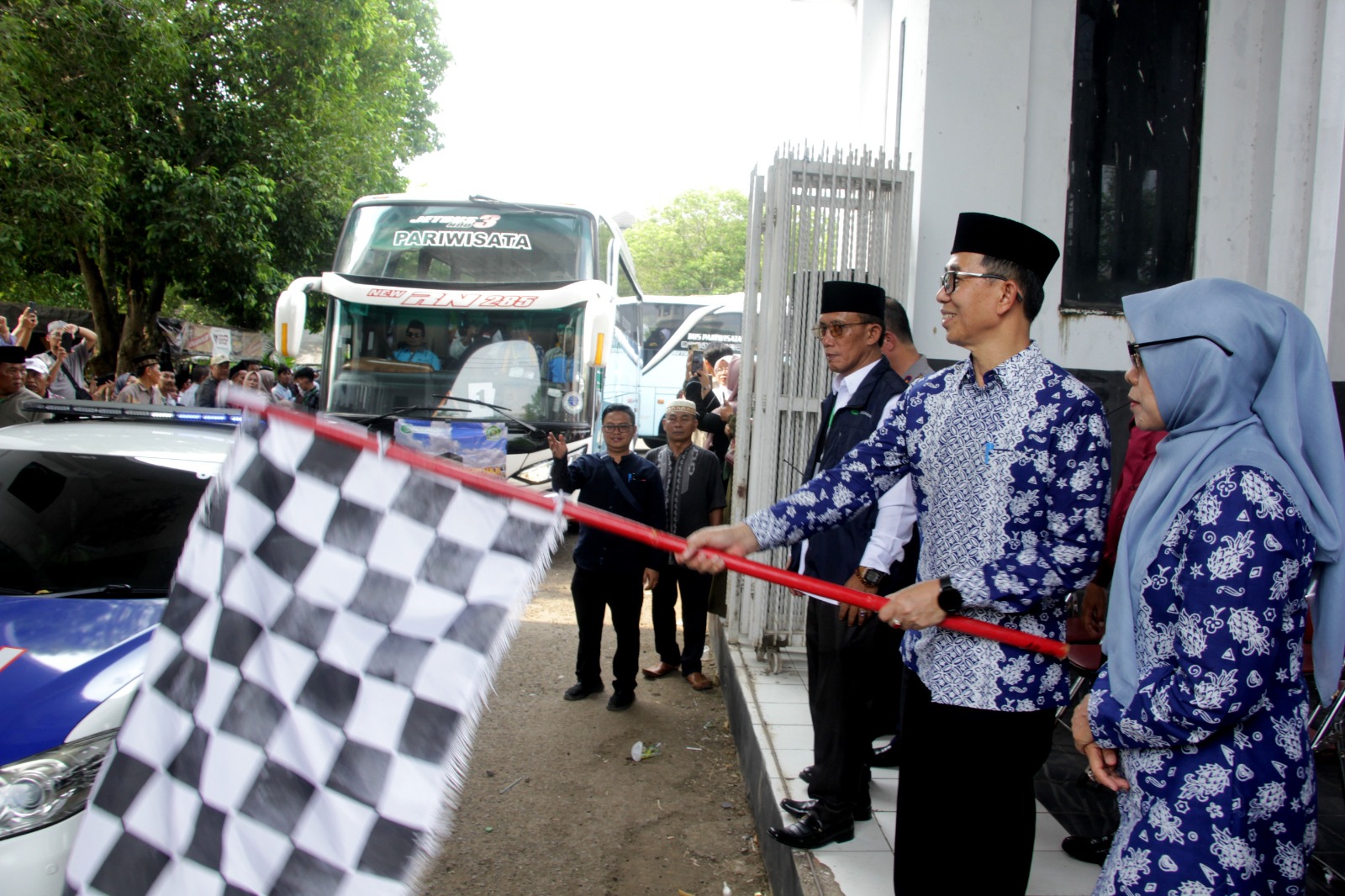 Calon Jamaah Haji Kloter 10 KJT Asal Subang dilepas Sekda Subang