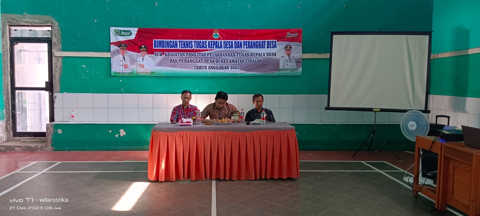 Camat  Cisalak Adakan Bimtek Bagi Aparatur Desa
