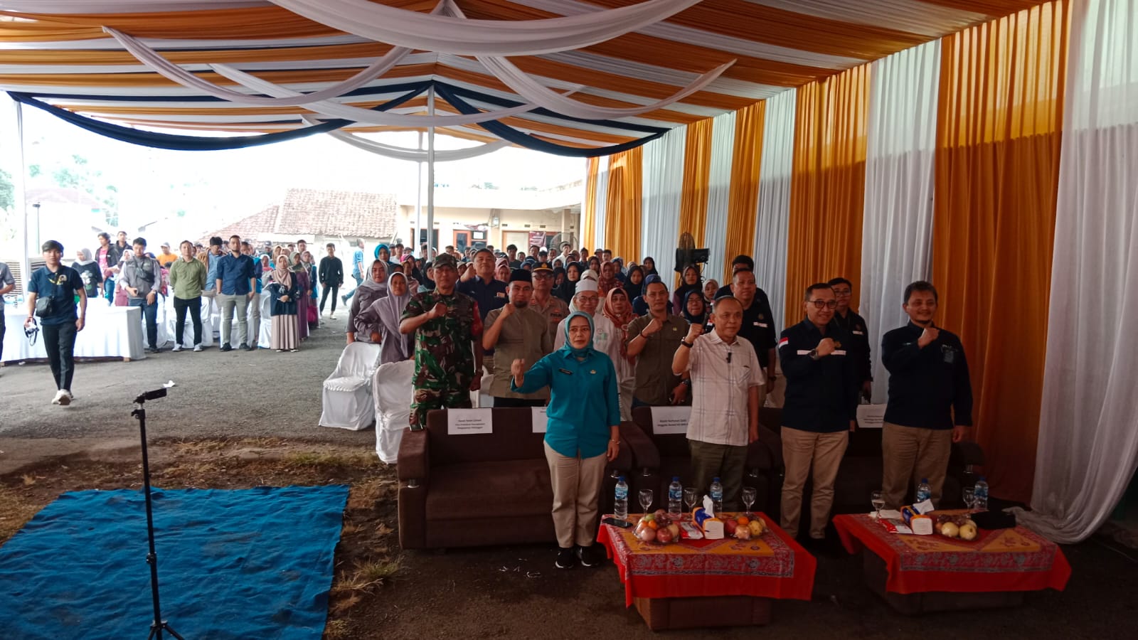 Camat Cisalak Sumardi,S.STP.M.AP, Dampingi  Anggota DPR-RI Komisi VII Fraksi PKS H. Nurhasan Zaidi,S.SOS.I Resmikan Dan Nyalakan 185 Program Bantuan  Pasang Baru Listrik (BPBL) Di Desa Cupunagara Subang