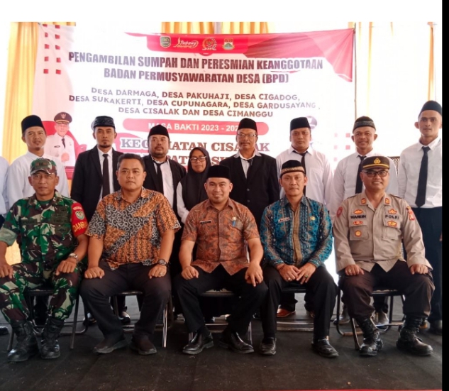Camat Cisalak, Sumardi ,S.STP.M.AP, Lantik Anggota BPD  Se- Kecamatan Cisalak Di Laksanakan Di Halaman Kantor Desa Cupunagara