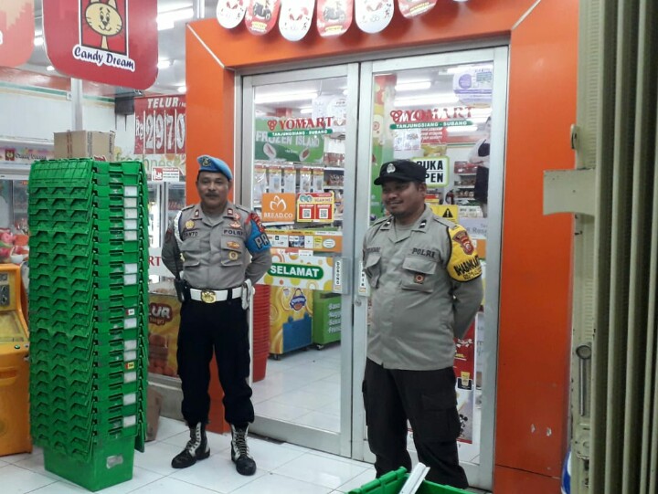 Cegah terjadinya tindak kriminalitas Anggota Piket Polsek Tanjungsiang, sambangi toko modern