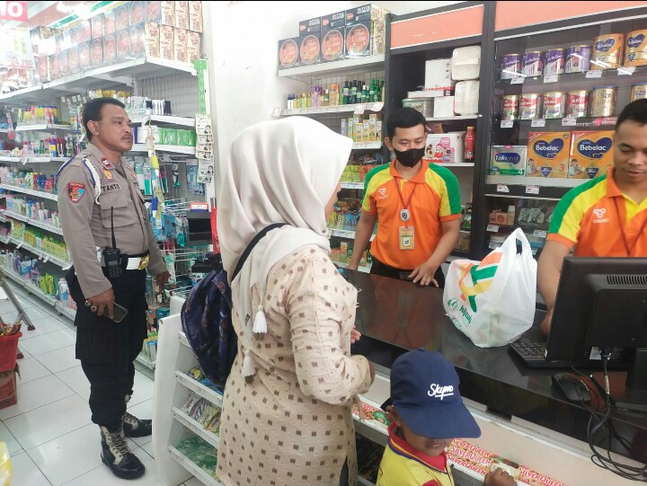 Cegah terjadinya tindak kriminalitas Personil Polsek Tanjungsiang, sambangi toko modern