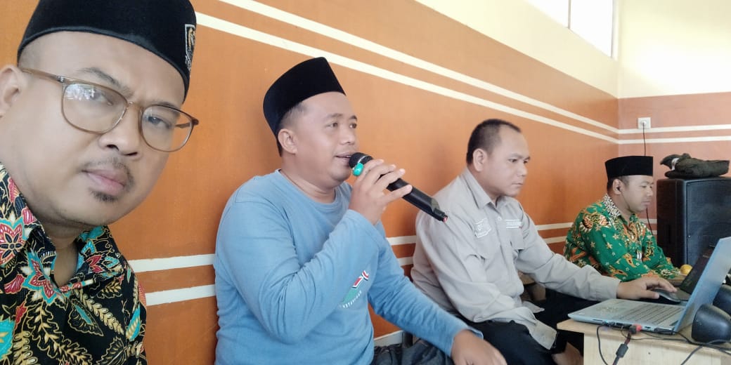 Coaching Klinic Percepatan EMIS Diniyah, Operator MDTU Se-Kec.Cibeureum Ngegass Agar Tidak Ketinggalan