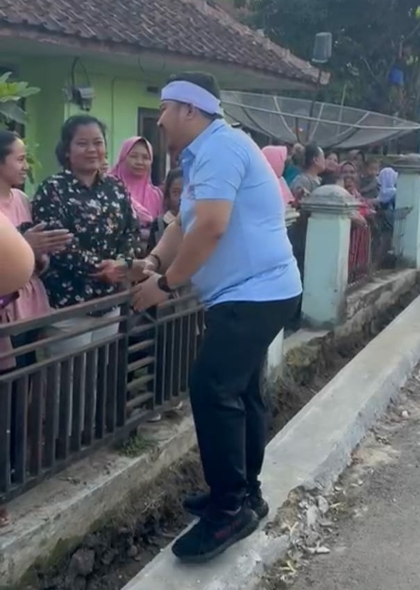 Cybernasa TV : Emak-Emak Sambut Reynaldi Pada Jadwal Kampanye Pertama Di Kec.Tanjungsiang,Akan Ada Rumah Sakit Di Selatan Dan E-KTP Di Cetak Di Setiap Desa