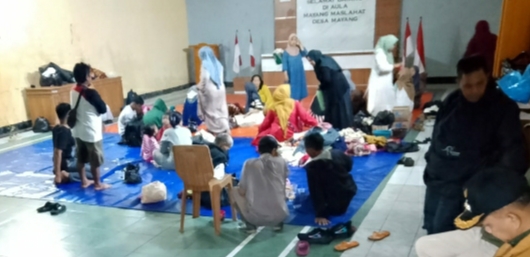 Cybernasa TV - Hujan Mengguyur Kawasan Cibago 67 KK 212 Jiwa Terkena Imbas,25 Orang Mengungsi di GOR Desa Mayang
