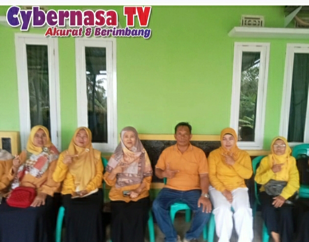 Cybernasa TV : Keluarga Besar Pemdes  Gardu sayang Menyambut Kedatangan Bupati Dalam rangka Peresmian Jalan Penghubung Dua Desa