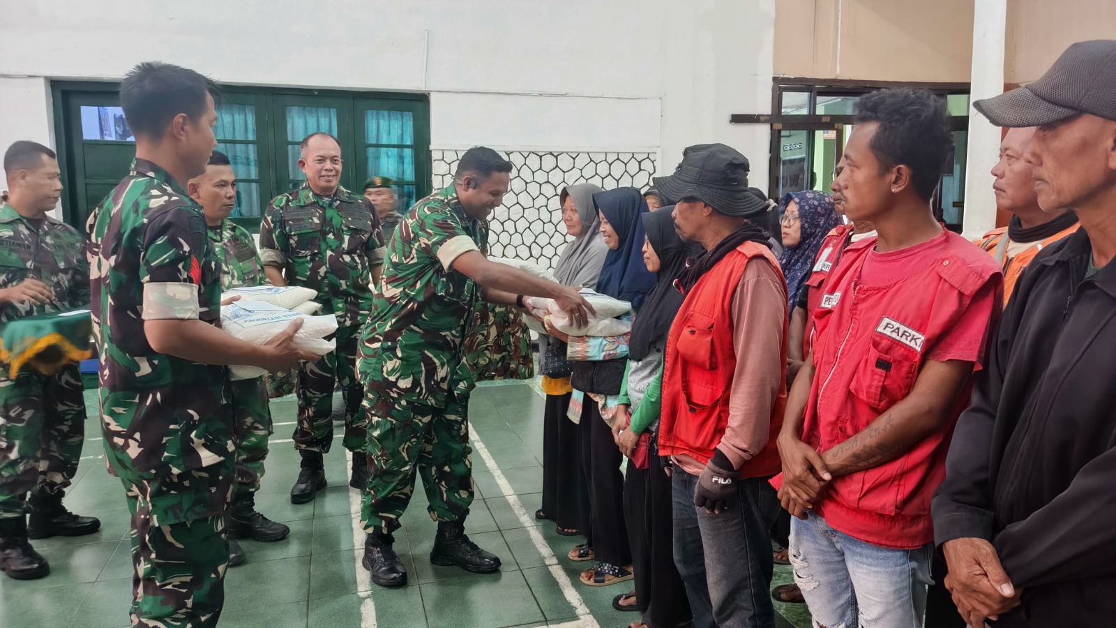 Cybernasa TV - Sambut IduL Fitri, Kodim Wonogiri Salurkan Zakat Fitrah Dan Tali Asih Kepada Warga