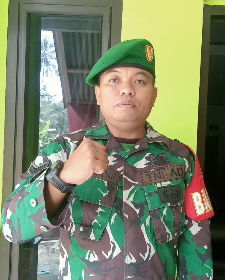 CYBERNASA TV : Sertu Dudung Suhendar Babinsa Desa Tenjolaya Berhasil Bina Linmas Desa Tenjolaya Raih Lomba PBB Juara 1 Tingkat Kecamatan Kasomalang