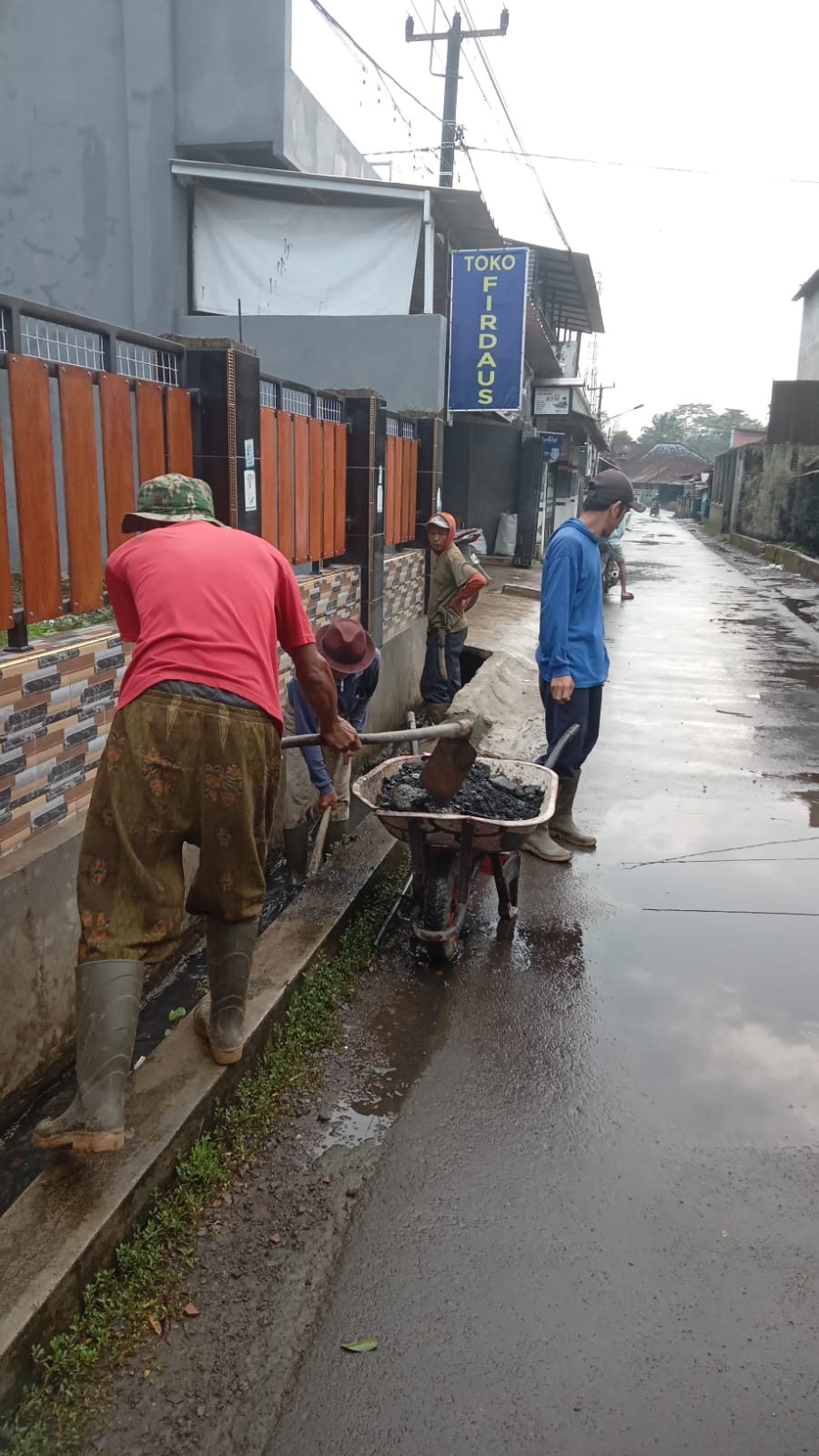 Dadan Koswara Ketua RW 02 Desa Cimanglid: Kami Bersama Para Ketua RT Ingin Lingkungan Bersih Dan Gali Pitensi Usaha Limbah Pelastik