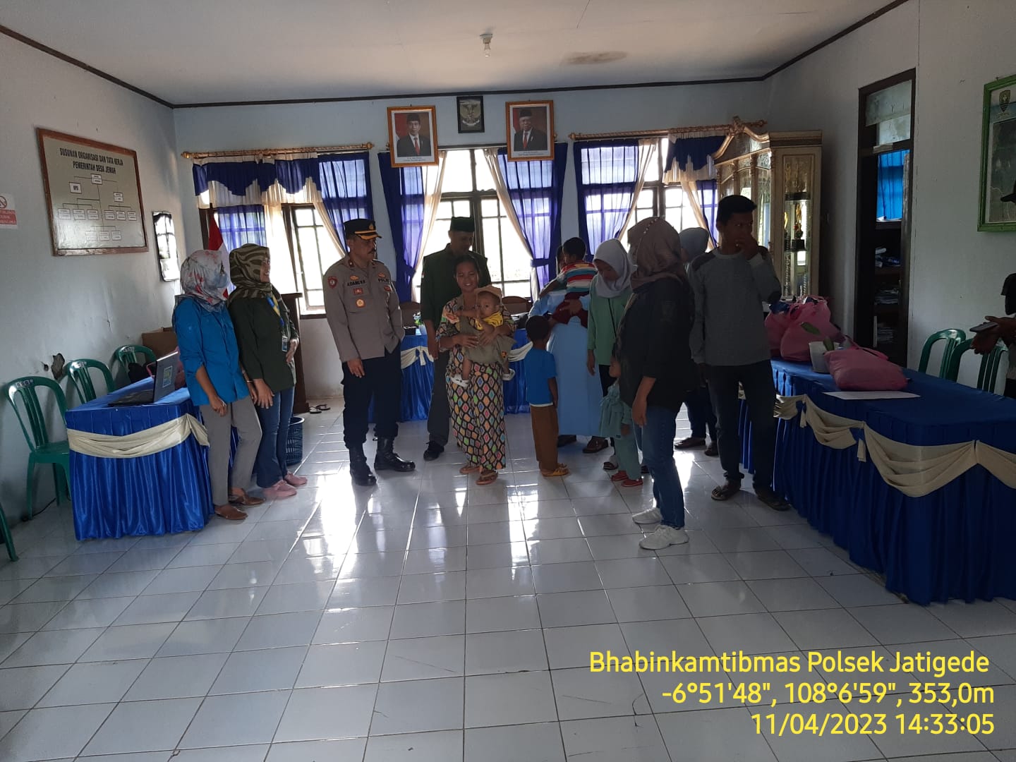 Dalam Rangka Geber Stunting Polsek Jatigede Polres Sumedang Laksanakan Baksos