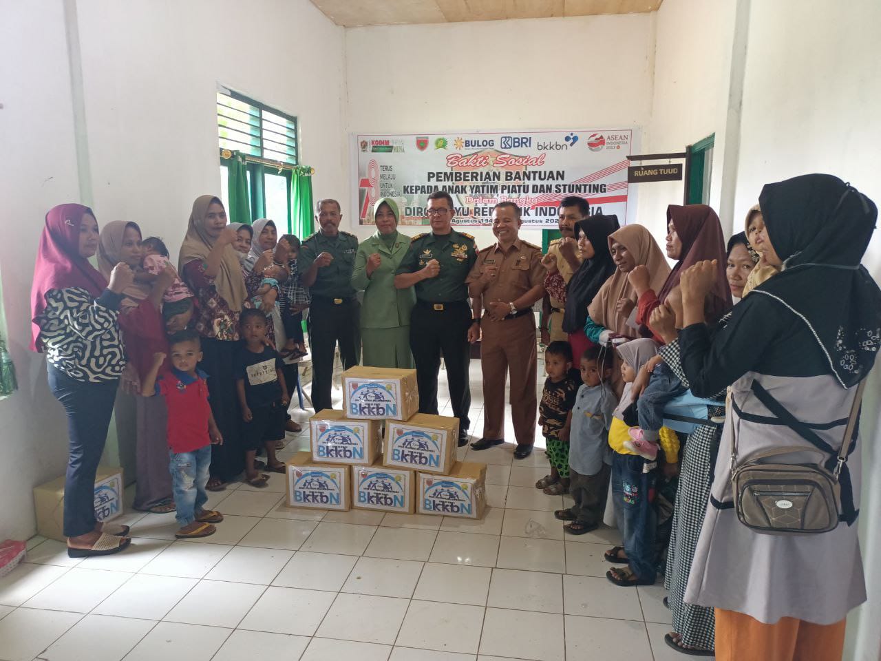 Dalam Rangka HUT RI ke 78,Kodim 1416/Muna Gelar Baksos Bagikan Sembako Pada Anak Yatim Piatu dan Stunting