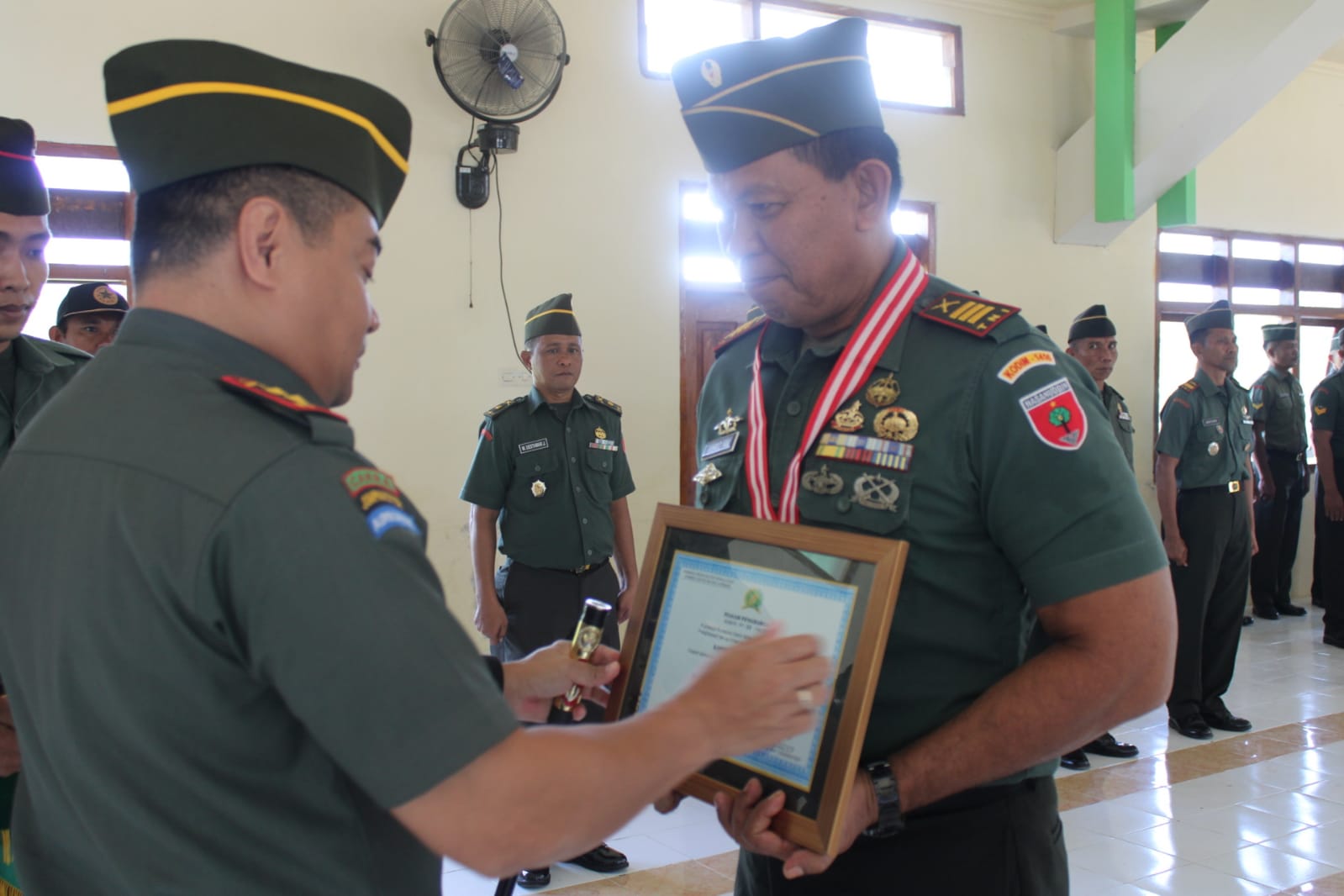 Dandim 1416/Muna Pimpin Acara Korps Raport dan Tradisi Pindah Satuan