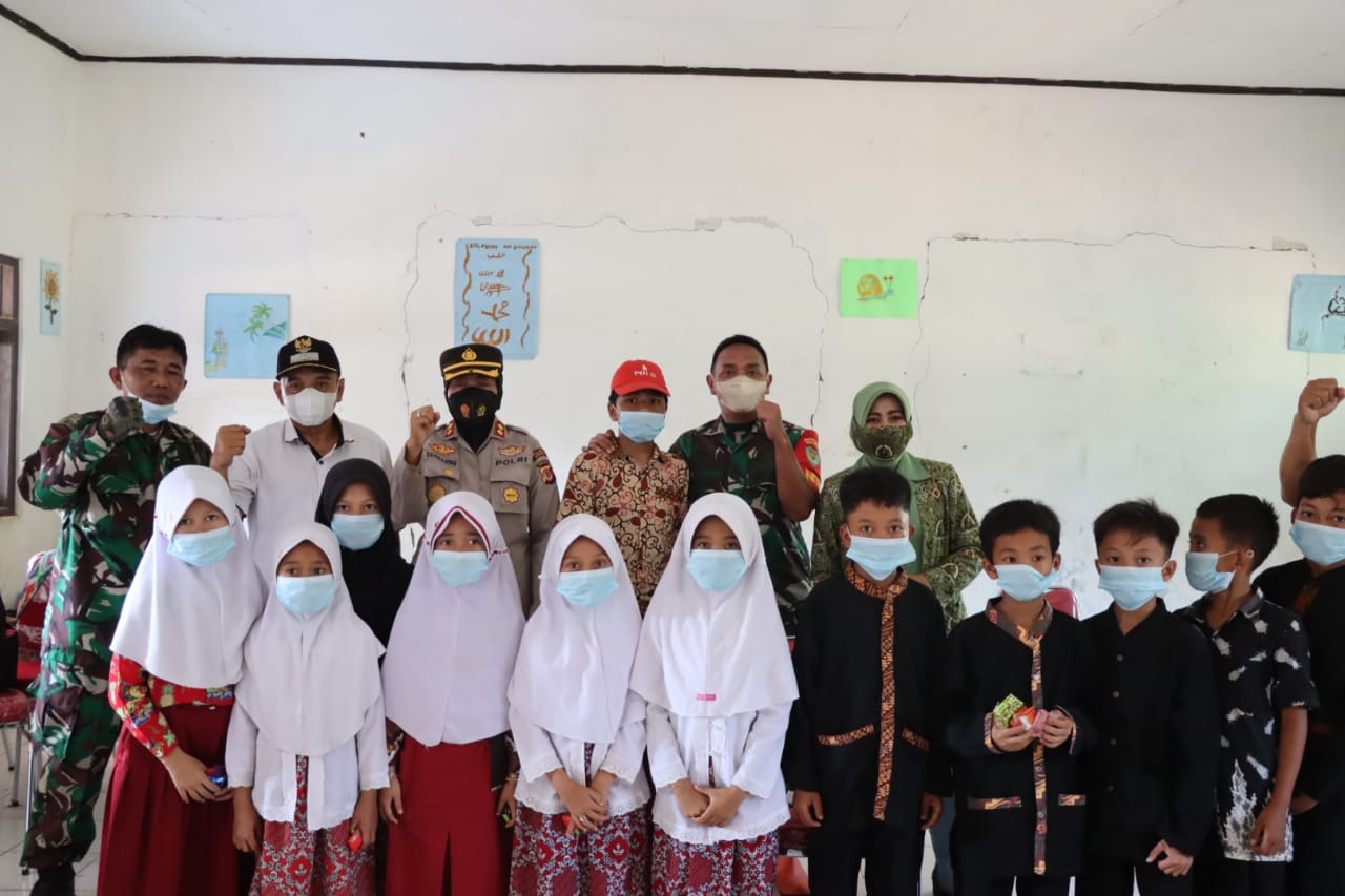 Dandim Dan Kapolres Subang Kunjungi SDN Banjarsari Cijambe