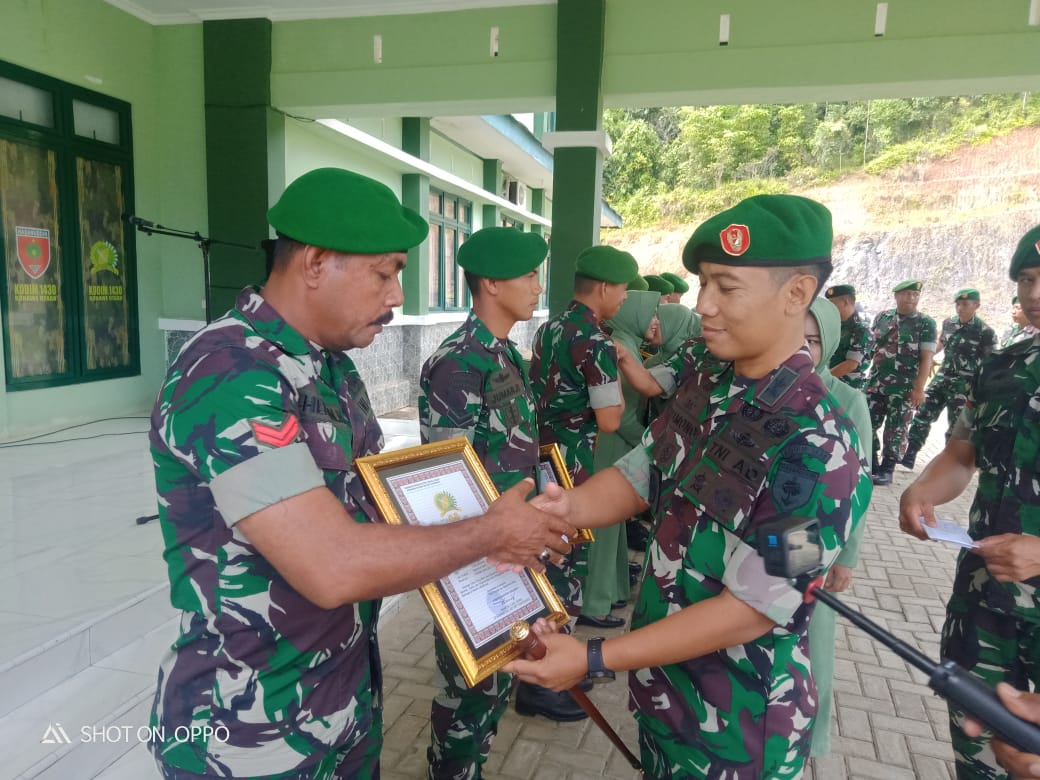 Dandim Pimpin Upacara Korp Raport Pindah Satuan 6 Prajurit Terbaik Kodim 1430/Konawe Utara