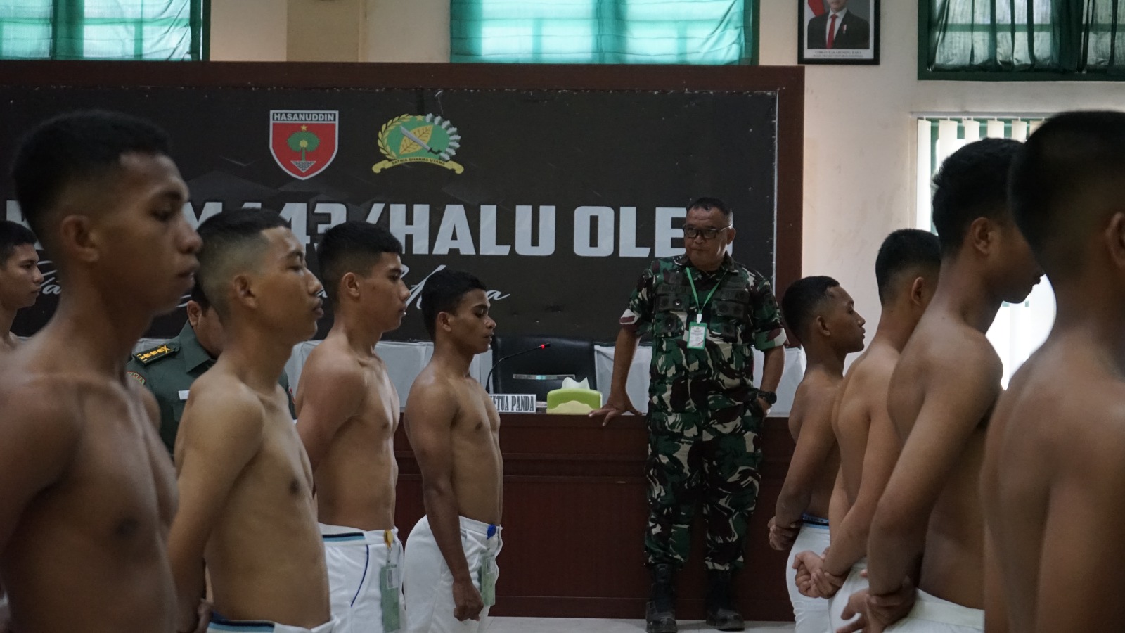 Danrem 143/HO Pimpin Sidang Parade Penerimaan Caba PK TNI AD Gelombang II TA 2025