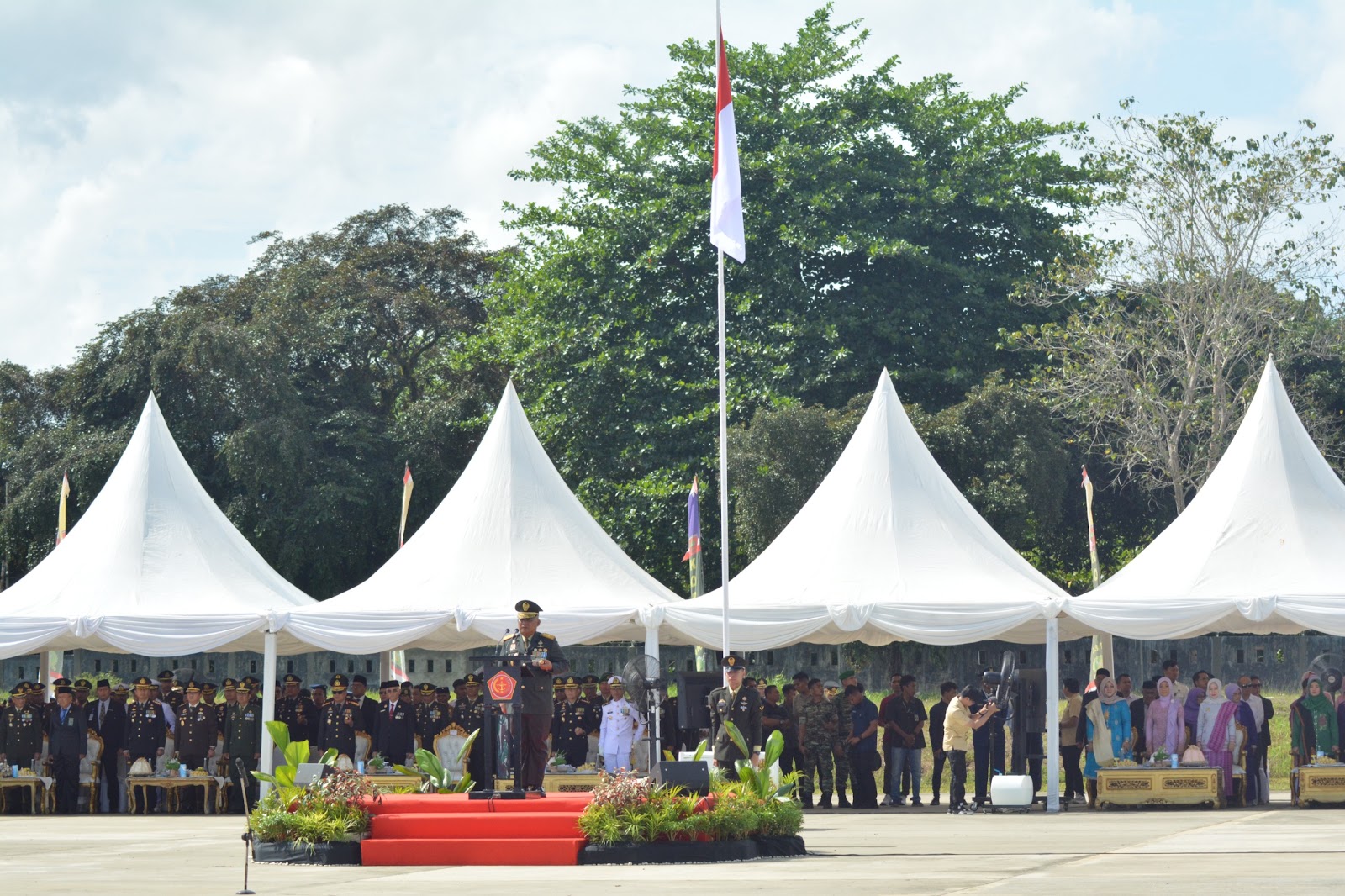 Danrem 143/HO/Pimpin Upacara Puncak Peringatan HUT TNI Ke-79 Di Prov.Sultra