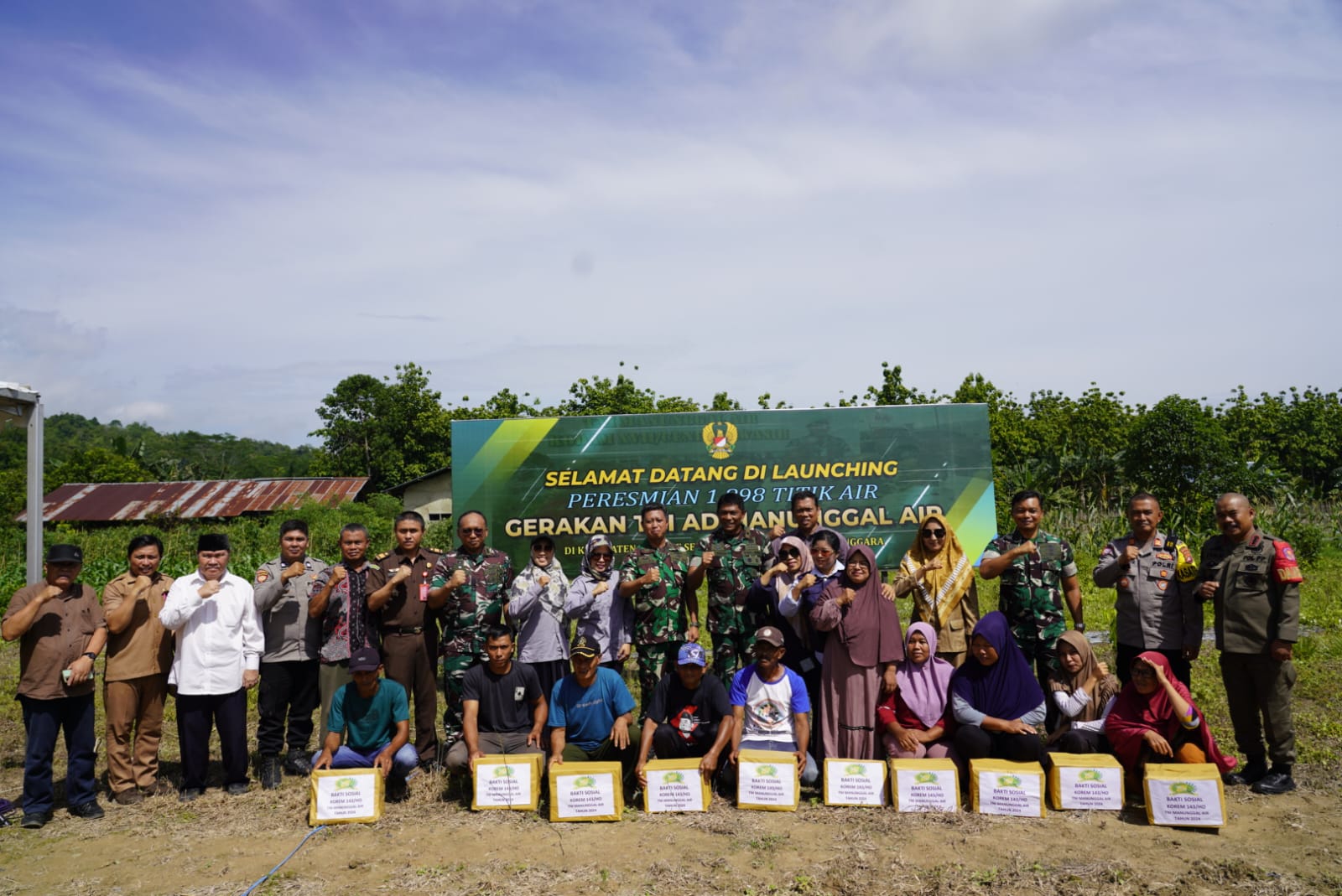 Danrem 143/HO Tinjau Titik Air dan Ikuti Vicon Launcing Peresmian 1.898 Titik Air Gerakan TNI AD Manunggal Air dan Bakti Sosial