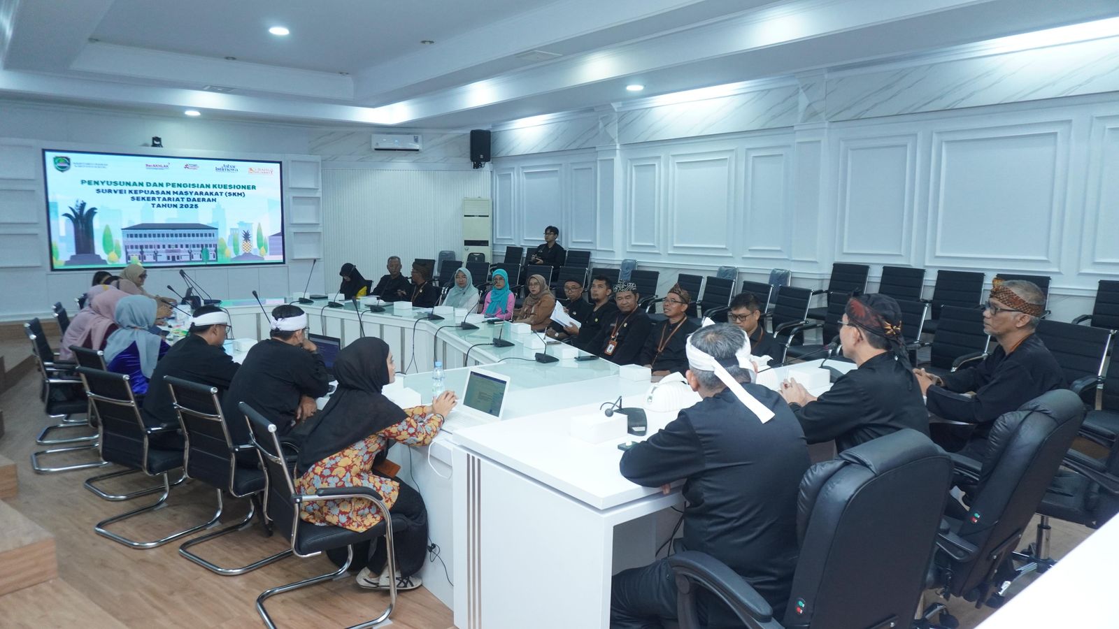Demi Layanan Lebih Baik, Sekda Subang Pimpin Rapat Survei Kepuasan Masyarakat 2025