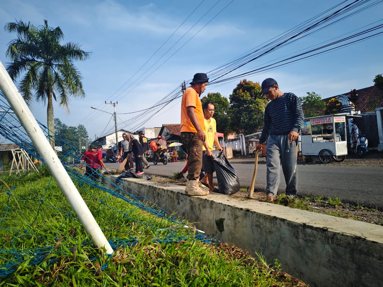 Desa Kaswet "Terus Berbenah,Ciptakan Lingkungan Yang Bersih  Sambut Milangkala Kec.Kasomalang  Subang "NGABRET "