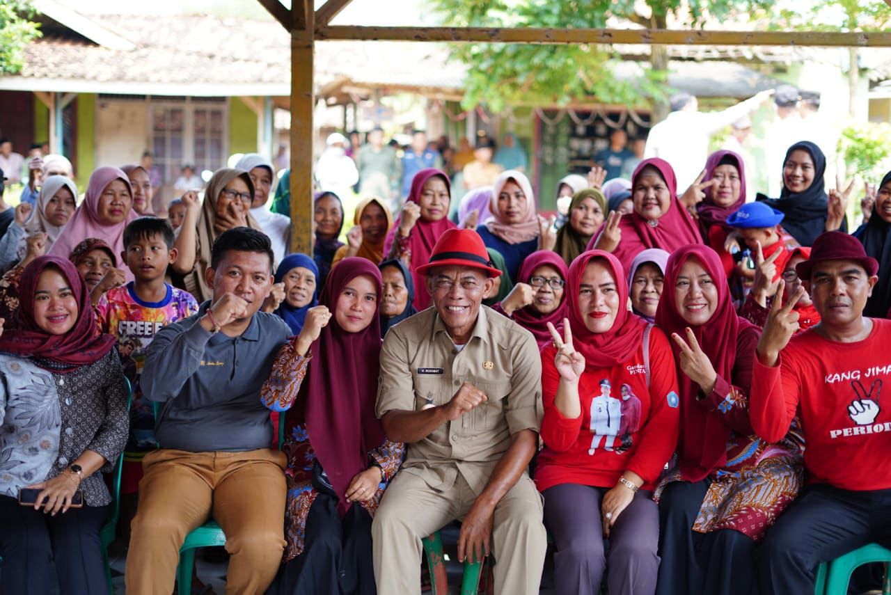 DI HADAPAN WARGA GANDASARI, KANG JIMAT TEKANKAN GOTONG ROYONG MENDUKUNG PEMBANGUNAN