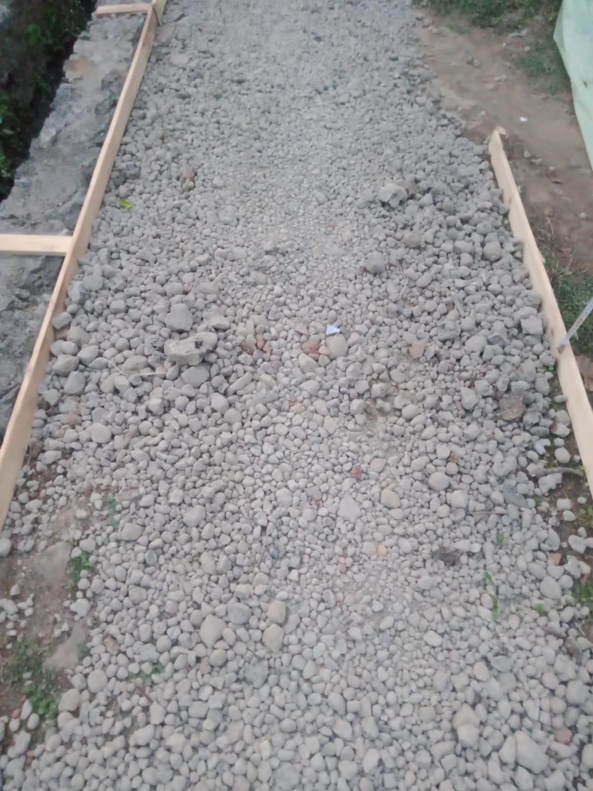Diduga Proyek Betonisasi Gang Desa Cicadas Tidak Transparan