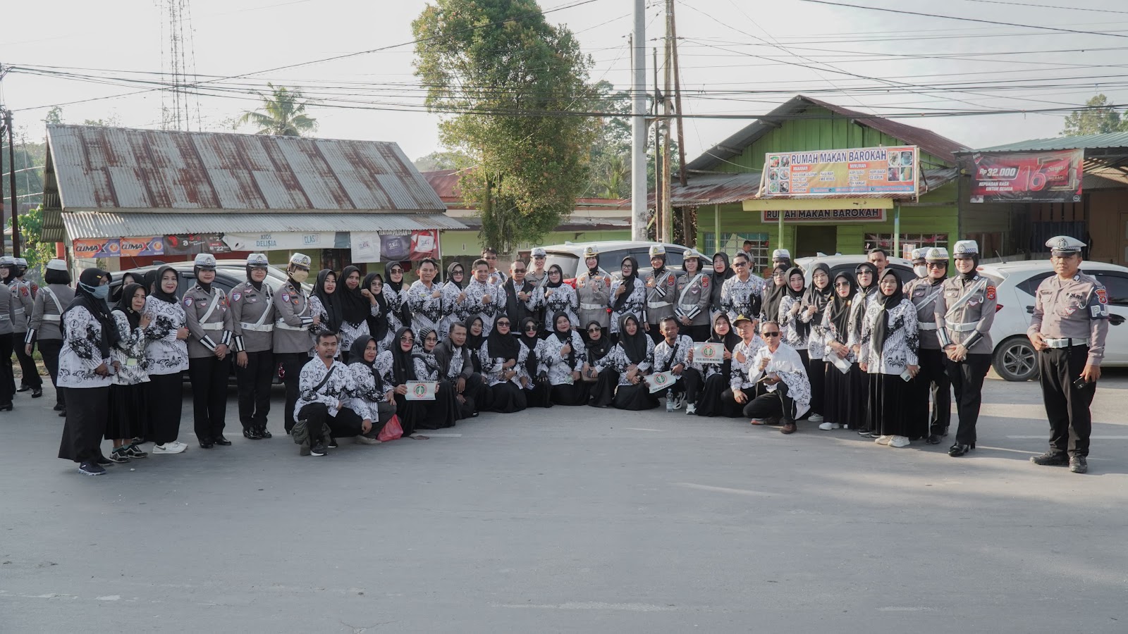 Dihadiri Rekan-rekan Se Profesi, Sidang Perdana Guru Supriyani di Pengadilan Negeri Andoolo Berlangsung Damai dan Kondusif