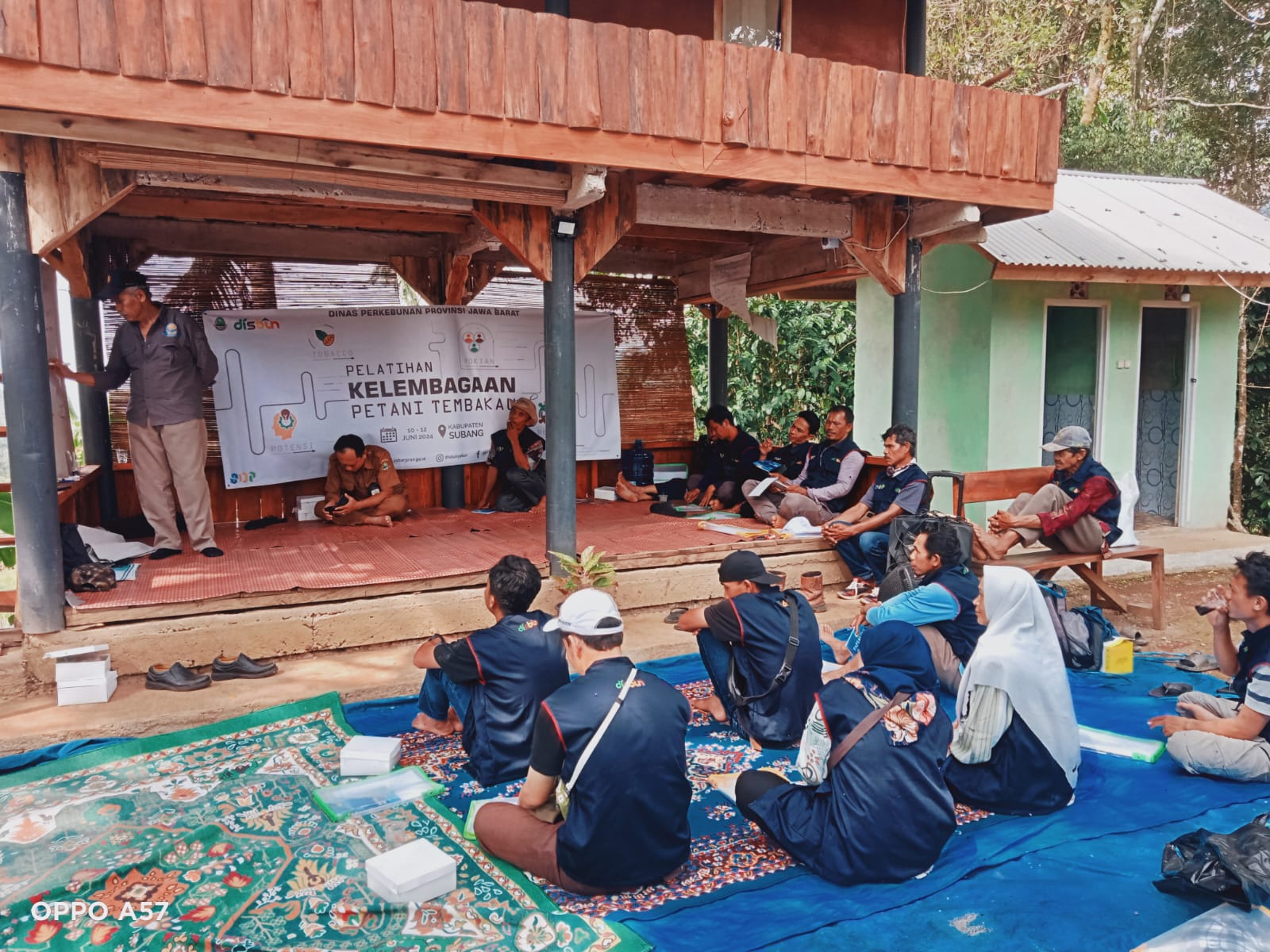 Dinas Perkebunan Propinsi Jawa Barat memberikan PELATIHAN Kelembagaan Petani Tembakau untuk Wilayah Subang .