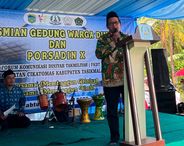 DINIYAH TAKMILIYAH  SEBAGAI PENGUAT PENDIDIKAN KARAKTER  BIDANG KEAGAMAAN DI SEKOLAH FORMAL TINGKAT SD, SMP DAN SMA/SMK