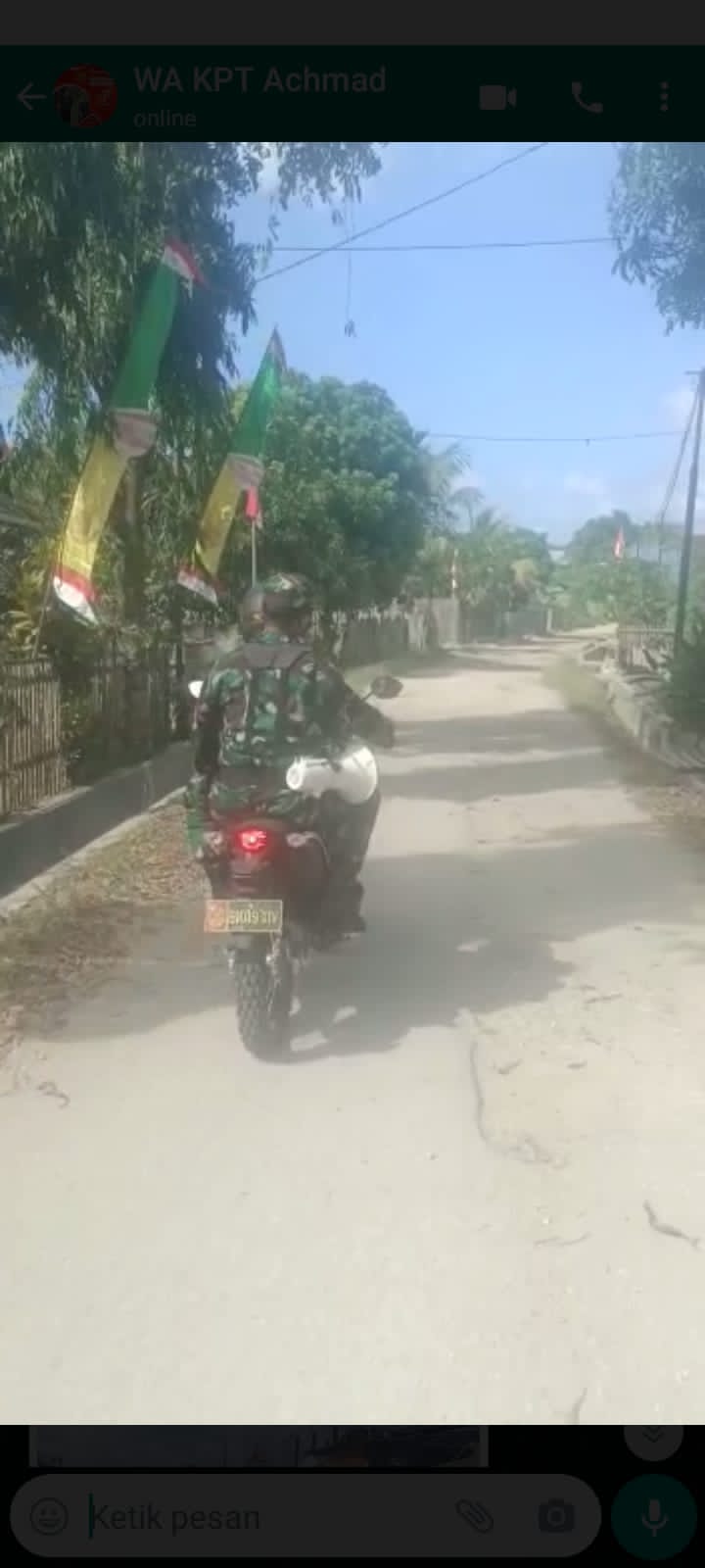 Dipimpin Danramil 1416-01/Katobu Menghimbau Masayarakat Agar Memasang Bendera Merah Putih dan Umbul-Umbul