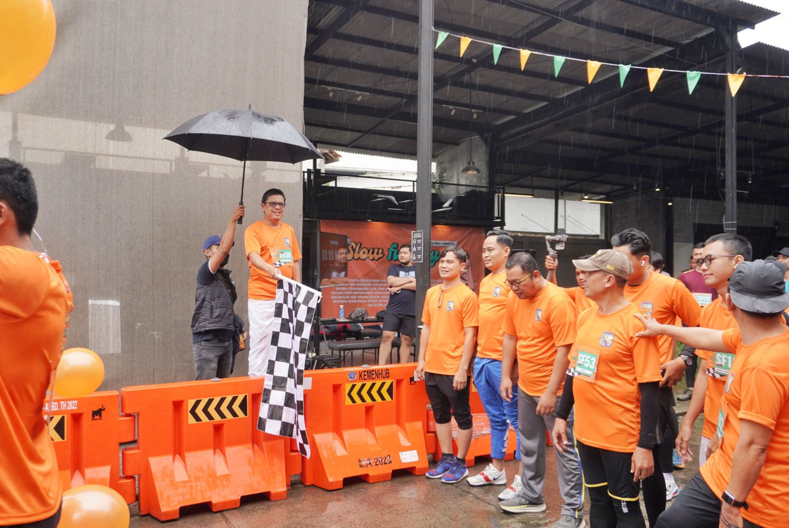 Ditengah Rintik Hujan, Kang Akur Ikuti Lari Pagi Sejauh 5,5 Km Bersama Komunitas Sisingarun Subang