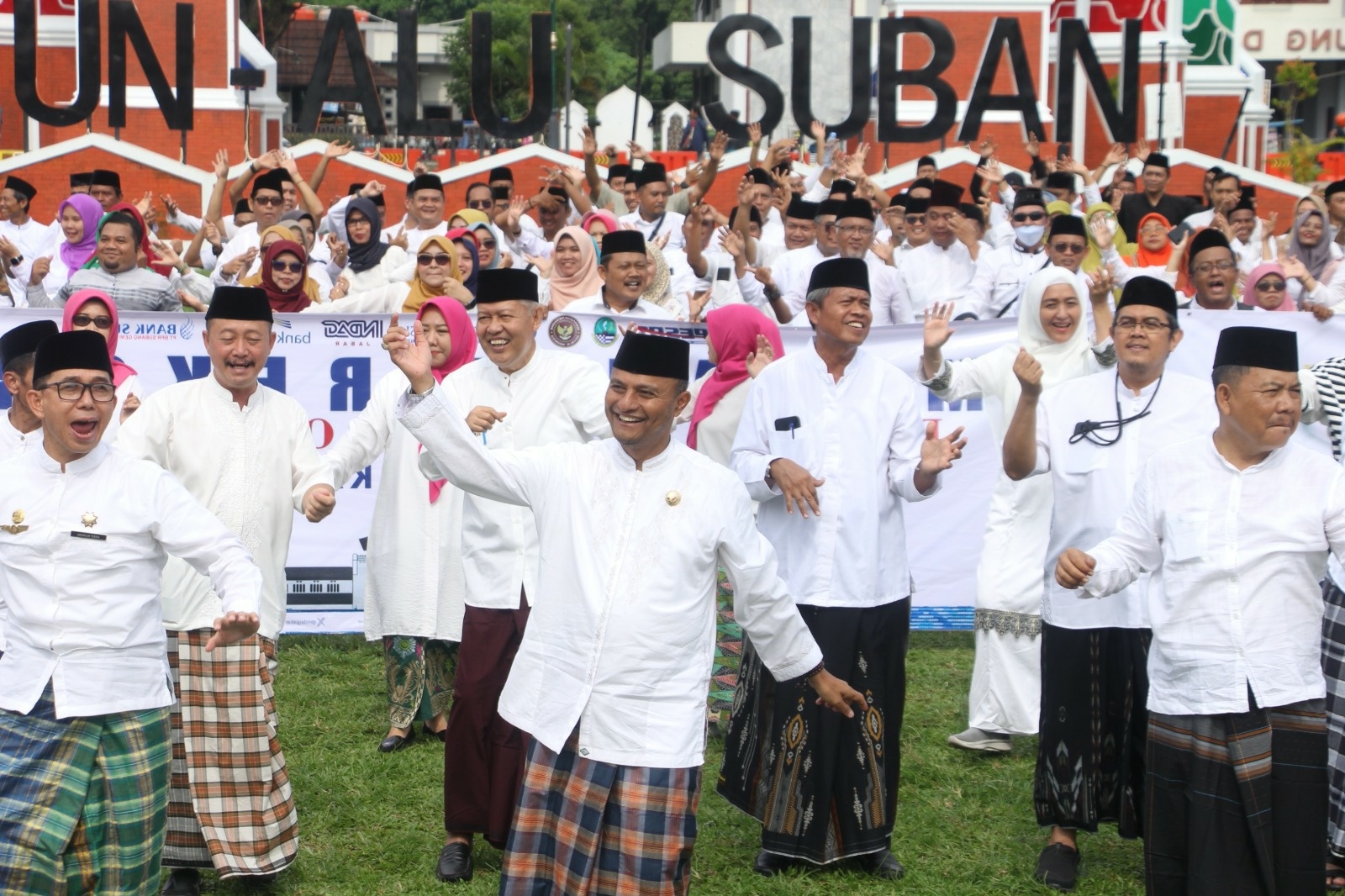 Dr. Imran Pimpin Kabupaten Subang Ambil Peran pada Pemecahan Rekor MURI  Provinsi Jawa Barat