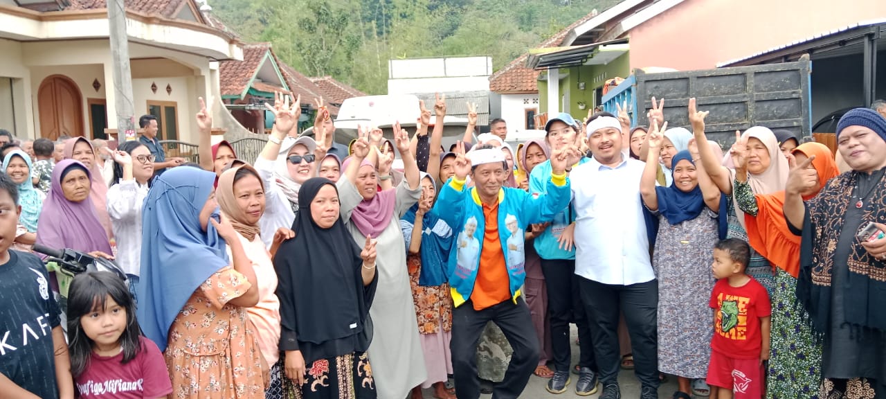 Dua Ponggawa Kawal Kampanye Reynaldy Ke BOSTA Disambut Ibu - Ibu Pengajian Dan Pengurus Daerah Golkar, PDI & PKS