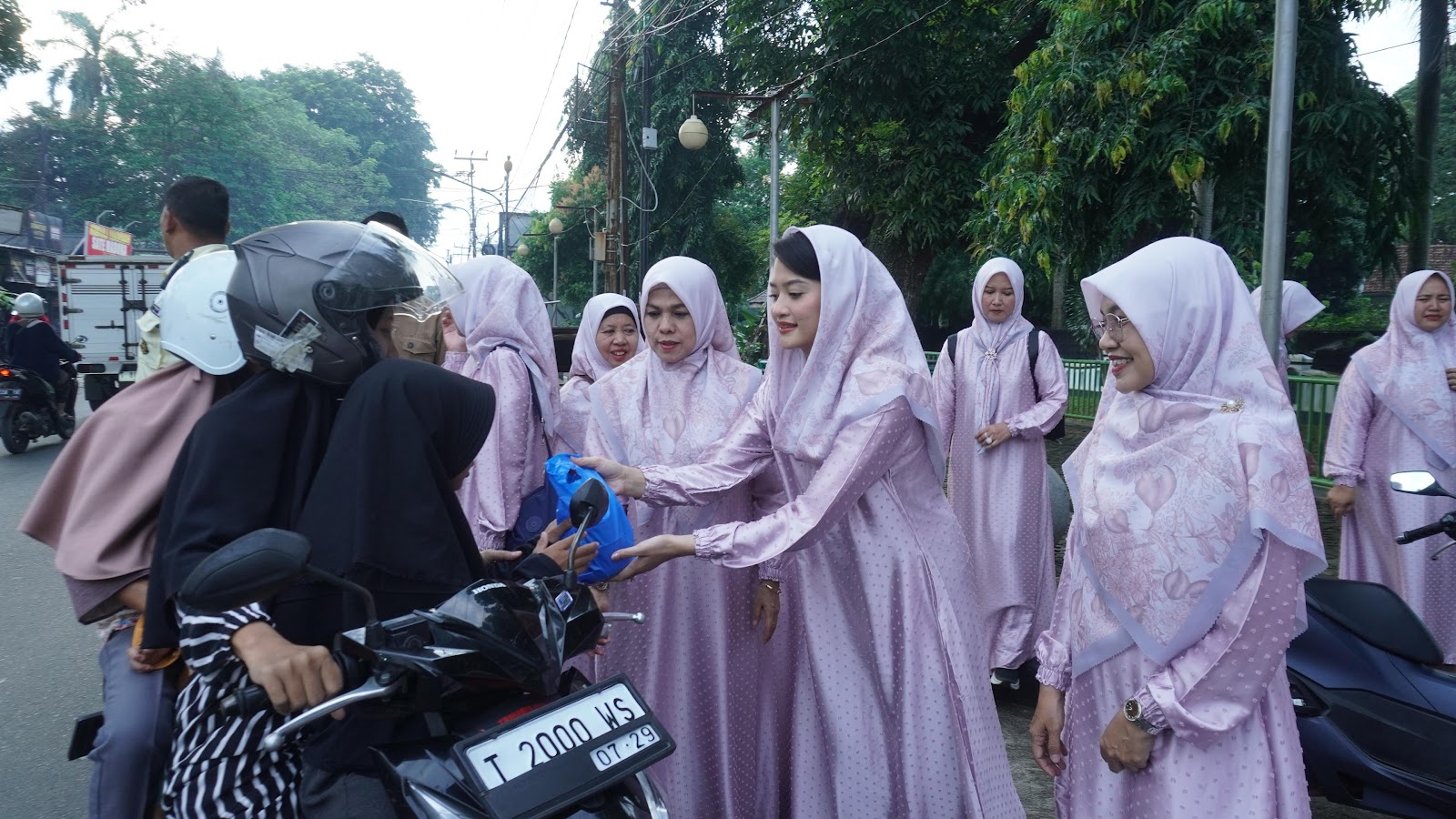 DWP Kabupaten Subang Bagikan Takjil Gratis, Wujud Kepedulian di Bulan Ramadan