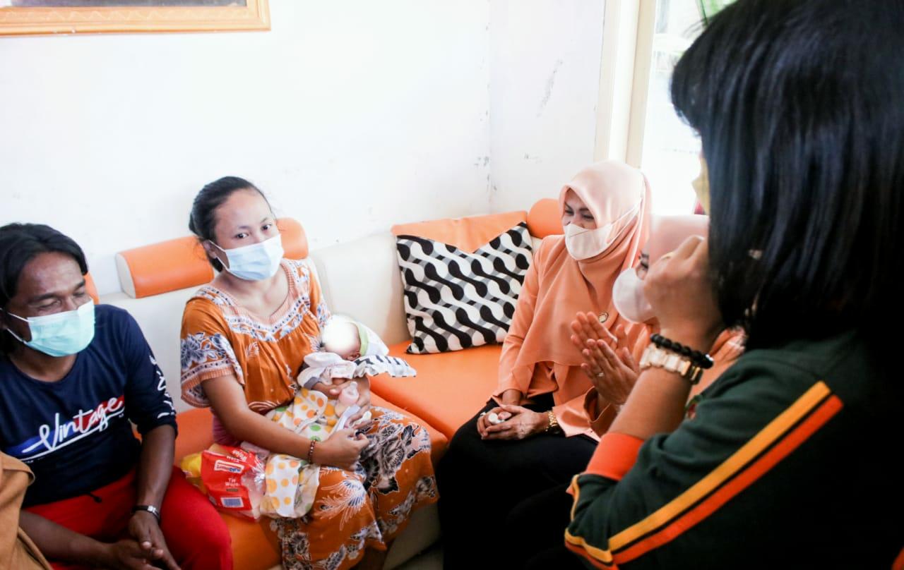 DWP Subang Berikan Donasi Kepada  Bayi Asyila Warga Desa Anggasari