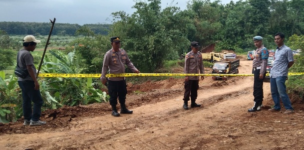 Galian Tanah Merah Ilegal Areal PTPN VIII Di Amankan Jajaran Polsek Cibogo