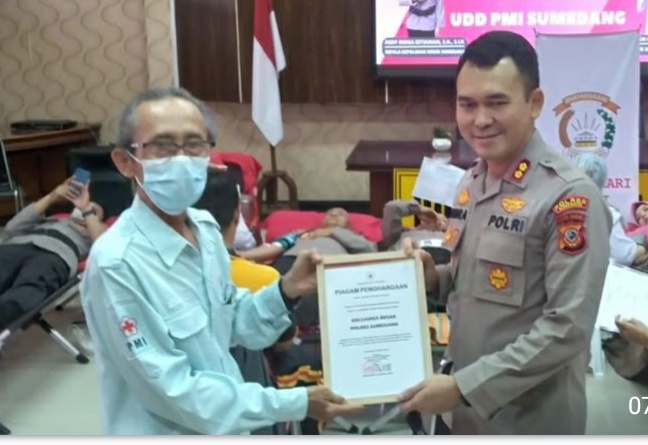 Gandeng PMI Polres Sumedang Gelar Donor Darah