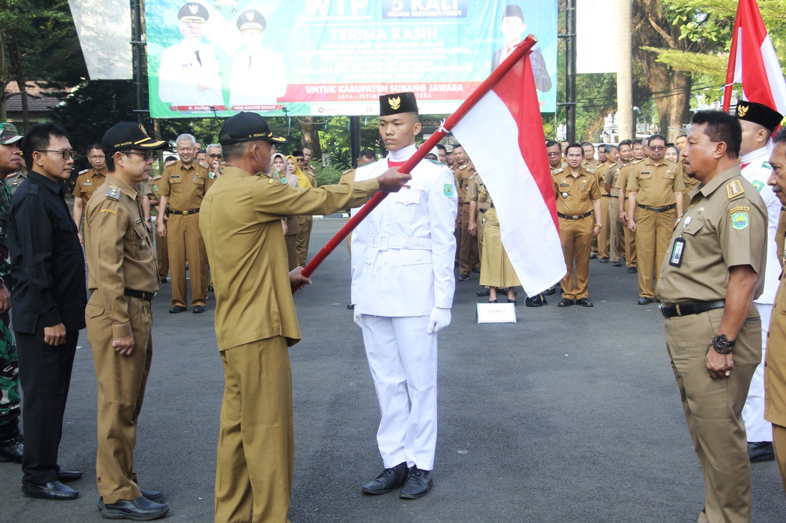 Gerakan Pembagian Bendera Merah Putih,  Kang Jimat : Untuk Menggugah Rasa Cinta Tanah Air