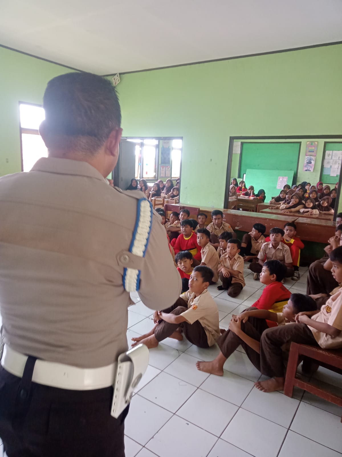 Giat Himbauan Kanit Provost Polsek Tanjungsiang kepada Siswa - Siswi SDN Cimeuhmal Desa Cimeuhmal