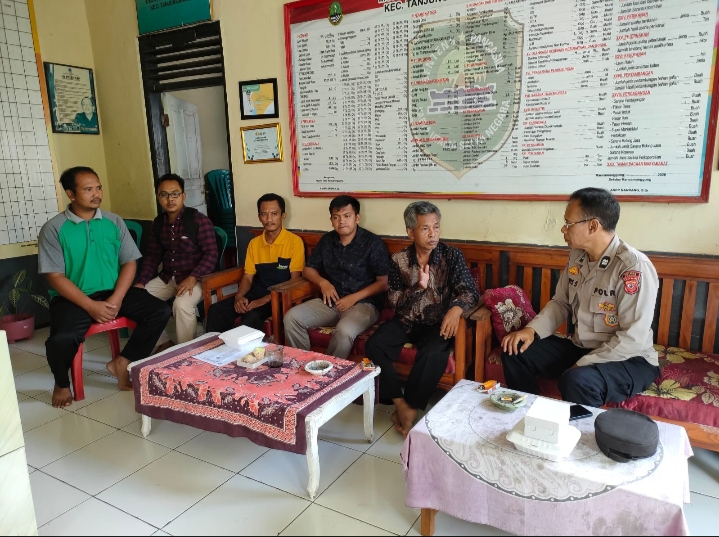 Giat  Sambang Kanit Binmas ke Kantor Desa Rancamanggung kecamatan Tanjungsiang Kabupaten Subang
